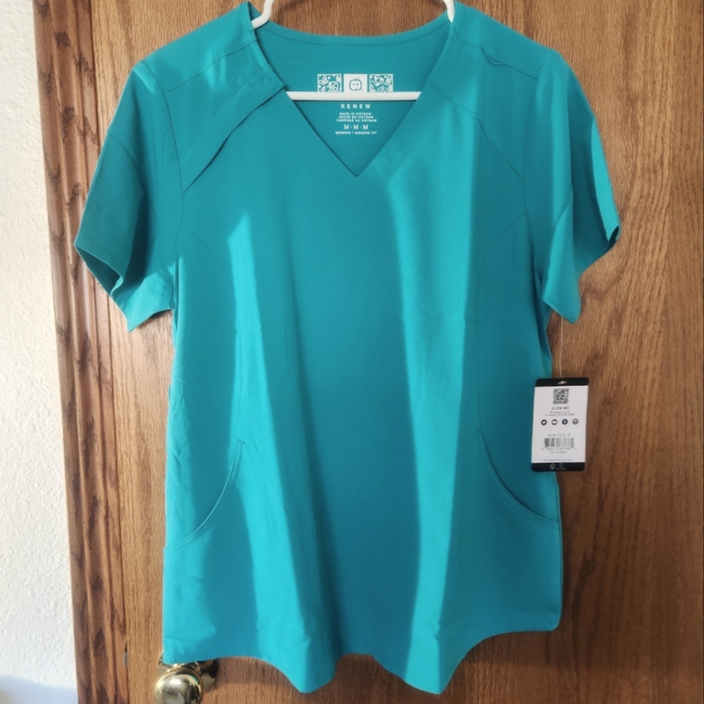 Wonder Wink Women's Medium Teal V-Neck Scrub Top